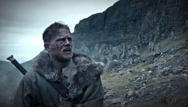 Charlie Hunnam stars in KING ARTHUR : LEGEND OF THE SWORD